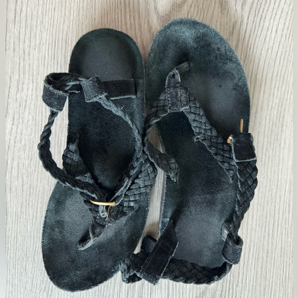 TEVA size 8 black braided sandals